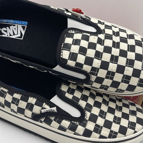 Vans WMNS Slip-Er 2 (Checkerboard)BIk/Clsc White 
VN0A4UWOIB8 Sneakers - Picture 14 of 16